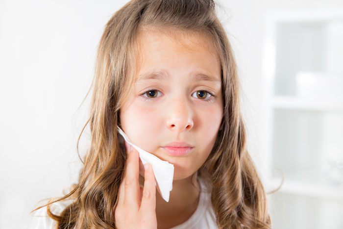 A girl having dental emergency